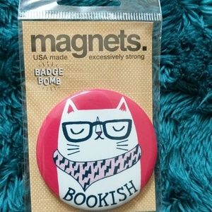 ⭐ BOOKISH CAT MAGNET BADGE BOMB NEW⭐